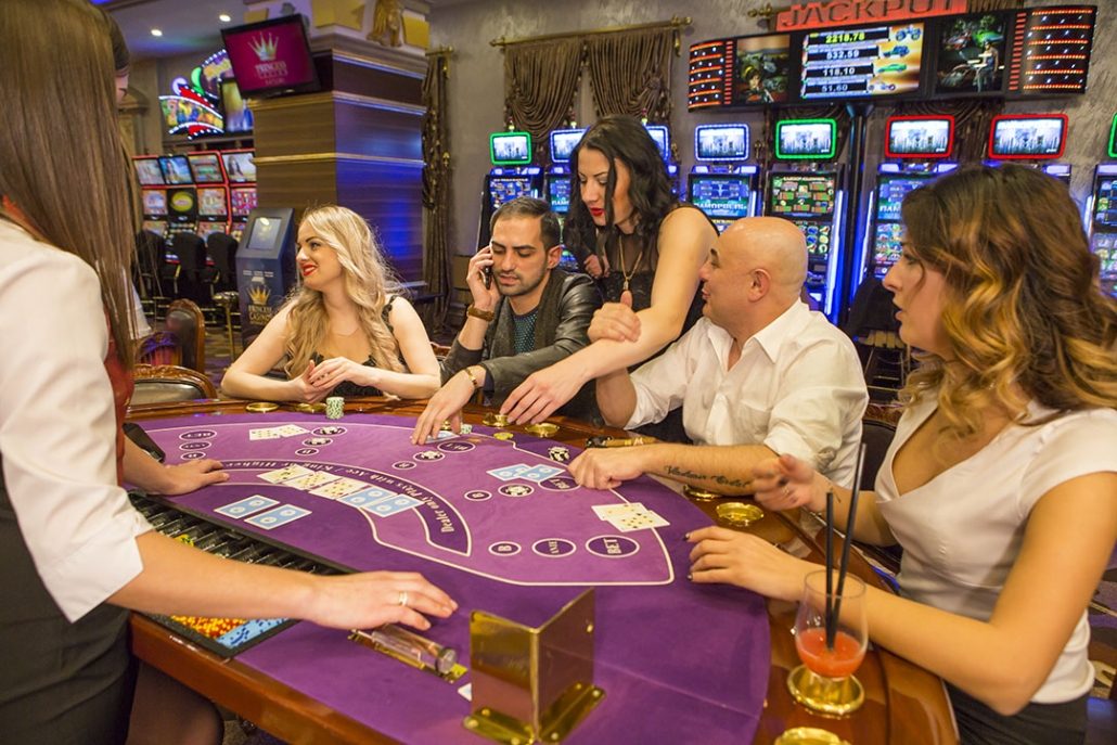 Billionaire Hotel & Casino editörün önerisi oyun masası